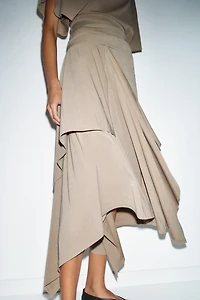 FLOWY ASYMMETRIC SKIRT