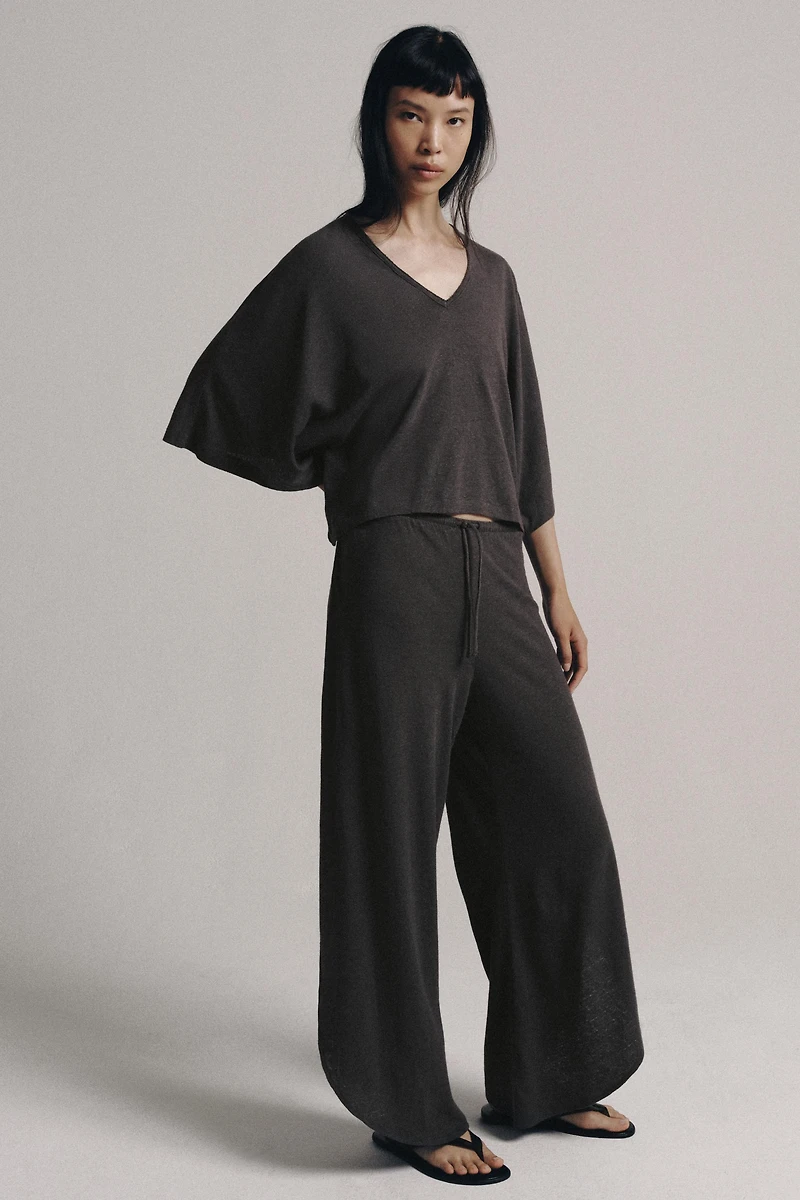 LINEN BLEND V-NECK T-SHIRT