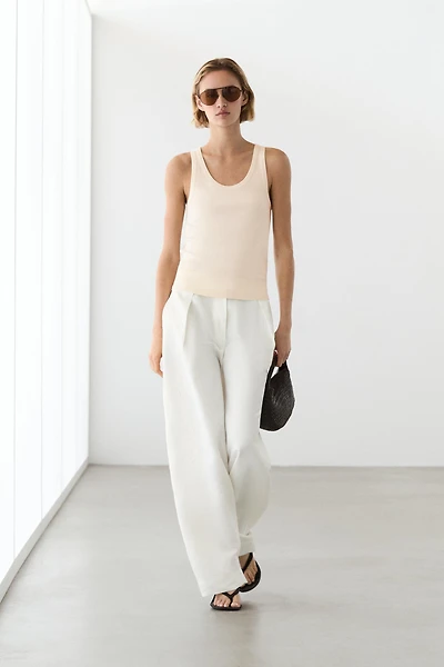 Sleeveless 100% cotton T-shirt