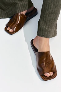 MULES EN CUIR À TALONS COMPENSÉS