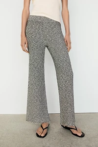 Flowing speckled pants for a total look