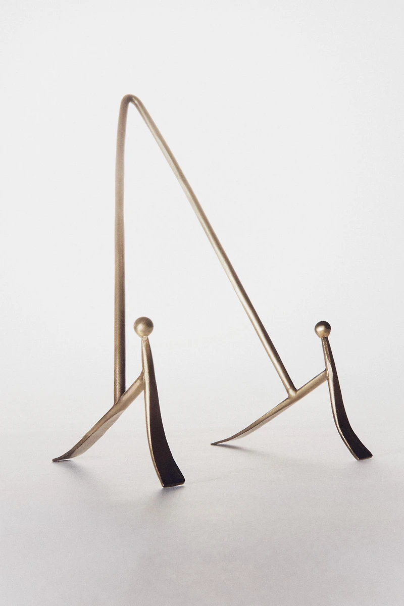 GOLD METAL DISPLAY STAND