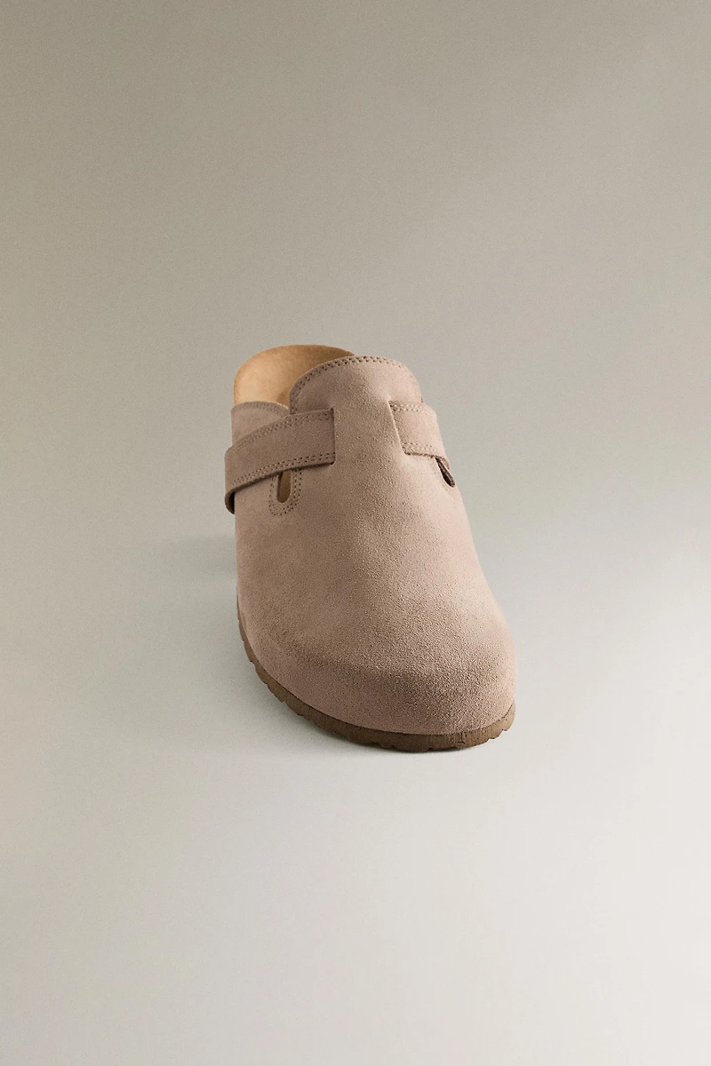 LEATHER CLOGS WITH STRAP