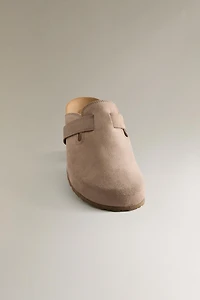 LEATHER CLOGS WITH STRAP