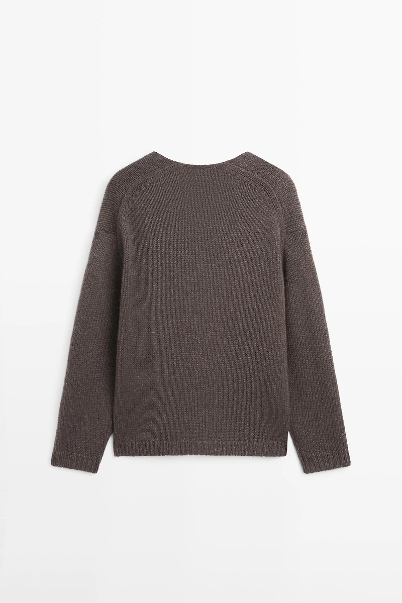 100% cashmere V-neck sweater