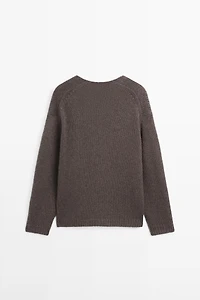 100% cashmere V-neck sweater