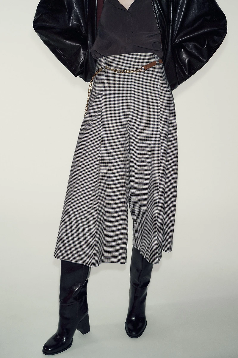 LONG HOUNDSTOOTH SHORTS WITH CHAIN BELT