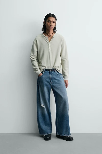 RELAXED FIT RIPPED JEANS