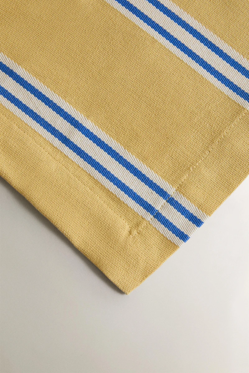 STRIPED PRINT TABLECLOTH