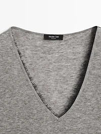 V-neck T-shirt with lace detail