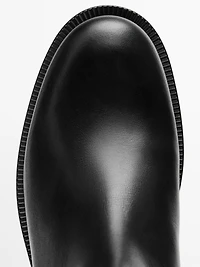 Flat leather ankle boots