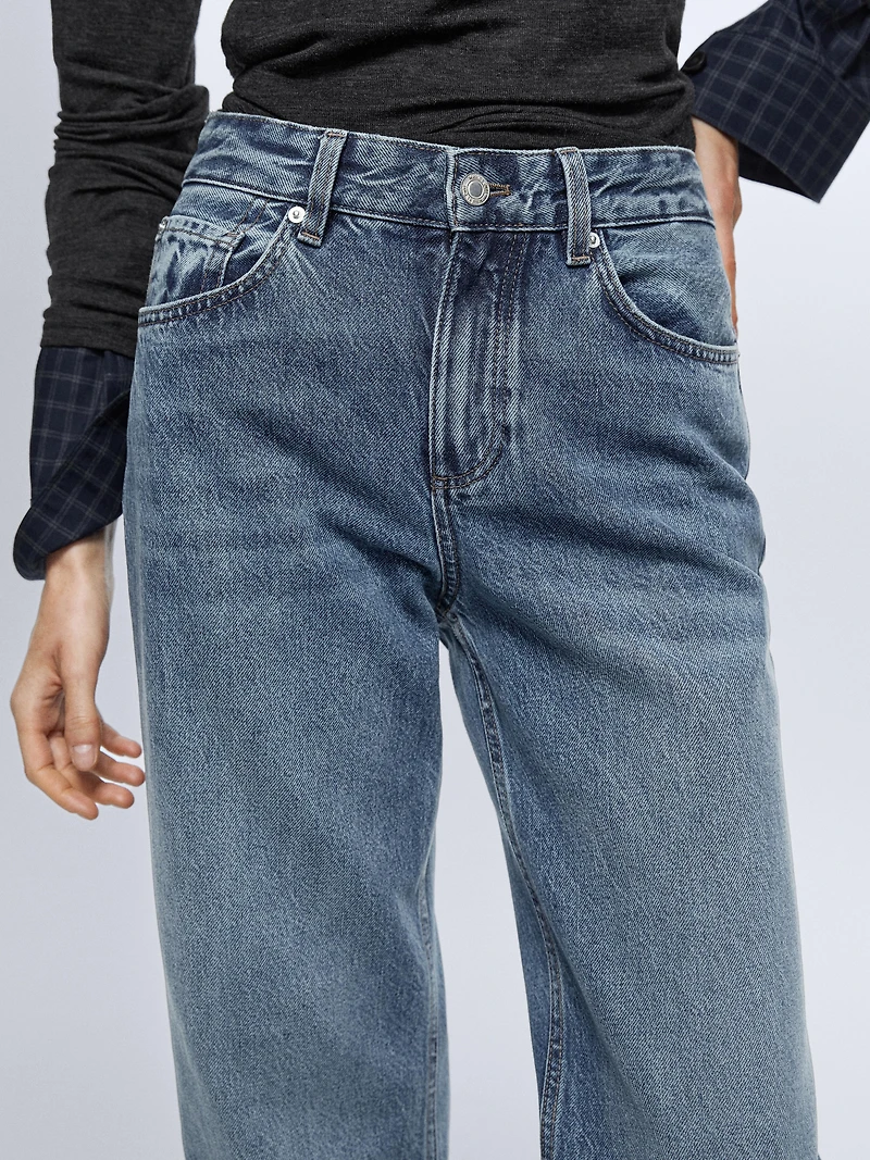 Mid-rise straight-leg jeans