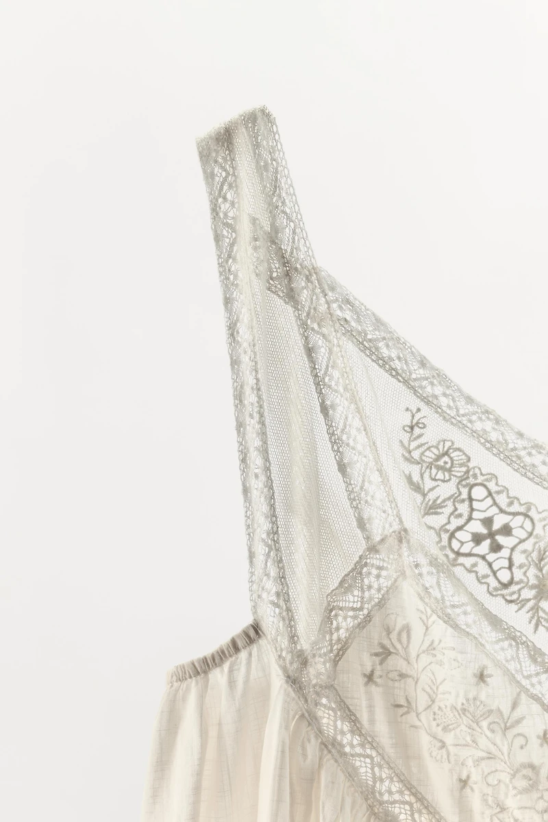 FLORAL EMBROIDERED PLEATED DRESS