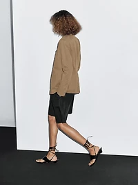 Pleated Bermuda shorts