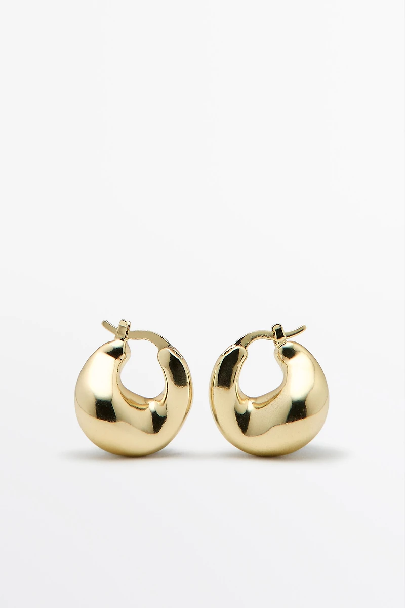 Voluminous hoop earrings