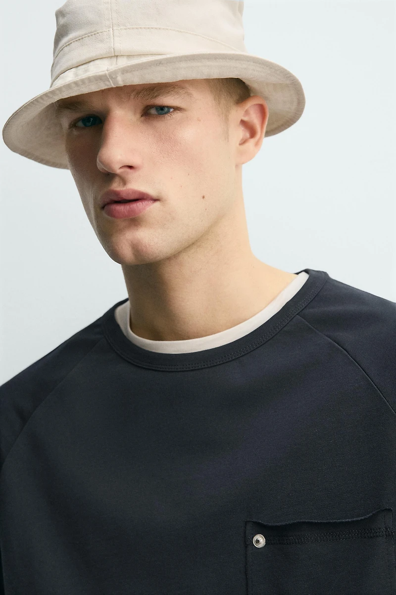 RELAXED FIT RIVET POCKET T-SHIRT
