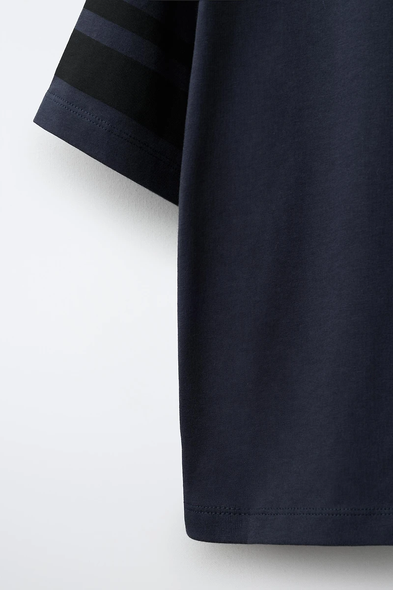 T-SHIRT AVEC PIÈCE NUMÉRO