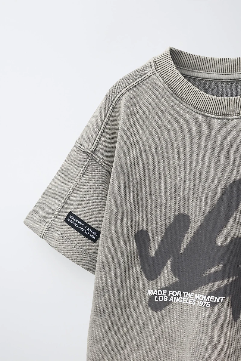 T-SHIRT EFFET DÉLAVÉ GRAFFITI