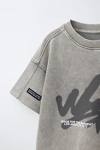 T-SHIRT EFFET DÉLAVÉ GRAFFITI