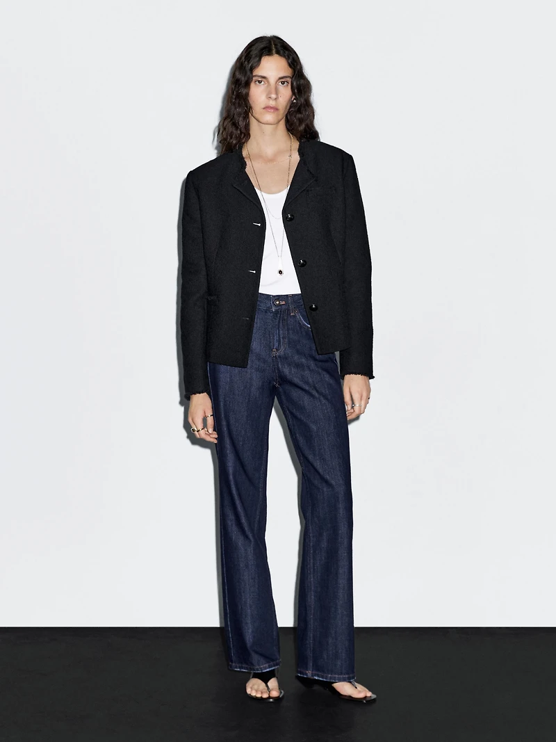 Cropped jacket with buttons