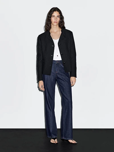 Cropped jacket with buttons