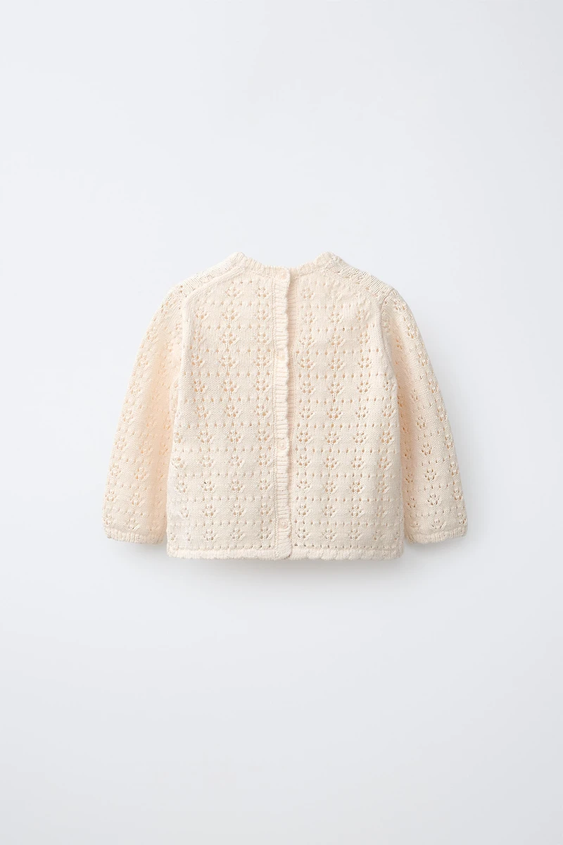 PULL EN MAILLE AJOURÉE À FLEURS BRODÉES