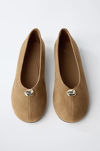 BALLET FLATS WITH APPLIQUÉ