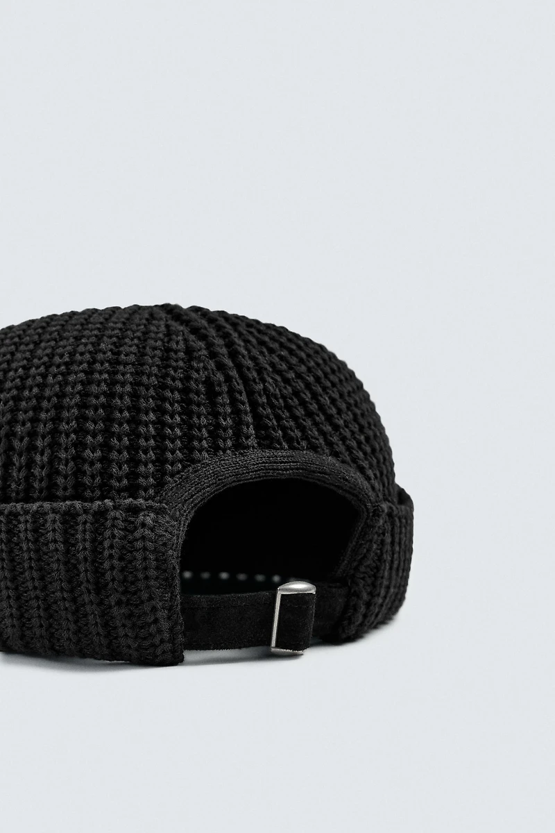 SHORT KNIT HAT