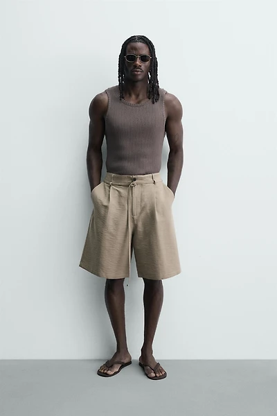 BERMUDA RELAXED FIT À PLIS ET CEINTURE