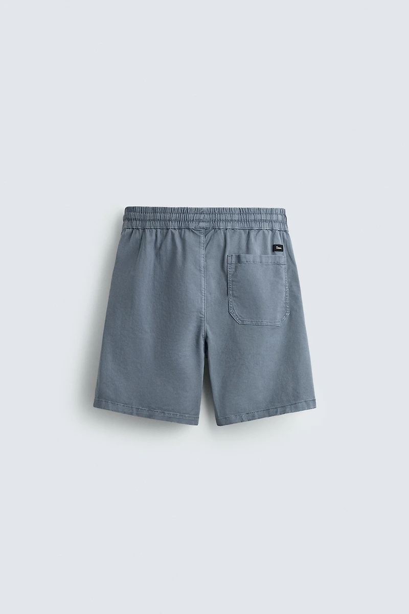 SHORT EN TWILL COUPE DÉCONTRACTÉE