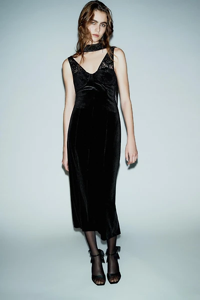 ROBE MI-LONGUE EN VELOURS ET DENTELLE