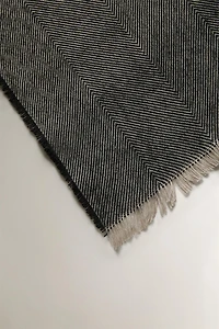 LIGHTWEIGHT FRINGED BLANKET