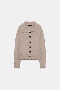 GILET EN MAILLE FINITIONS CÔTELÉES