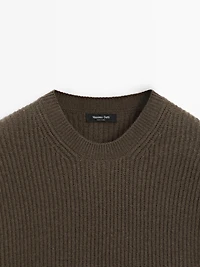 Pull côtelé à col rond