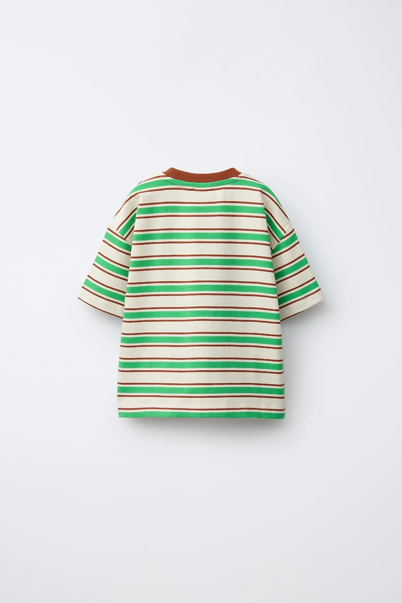 T-SHIRT À RAYURES ET LOGO BRODÉ