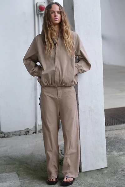 GATHERED STRAIGHT LEG PANTS