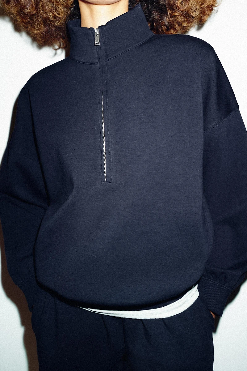 OVERSIZED ZIP-UP SWEATSHIRT