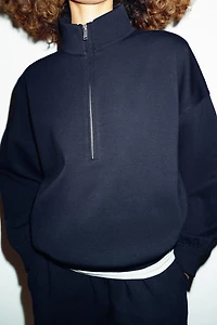 OVERSIZED ZIP-UP SWEATSHIRT