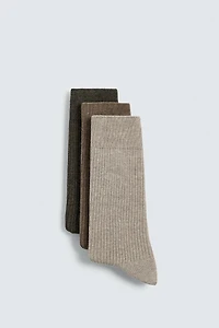 THREE-PACK OF BASIC RIBBED SOCKS