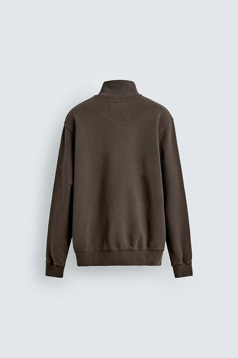 SWEAT DÉLAVÉ COL ZIPPÉ