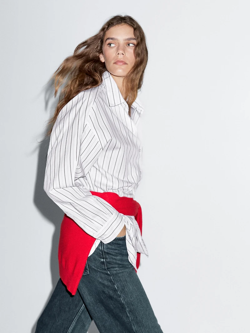 Loose-fitting striped shirt