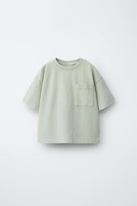T-SHIRT TEINT EN PIÈCE À POCHE