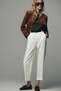 PANTALON À PINCES ET CEINTURE