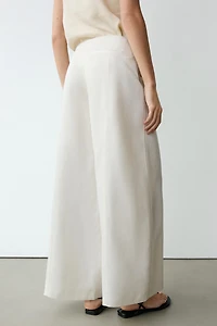 Flowing barrel fit trousers