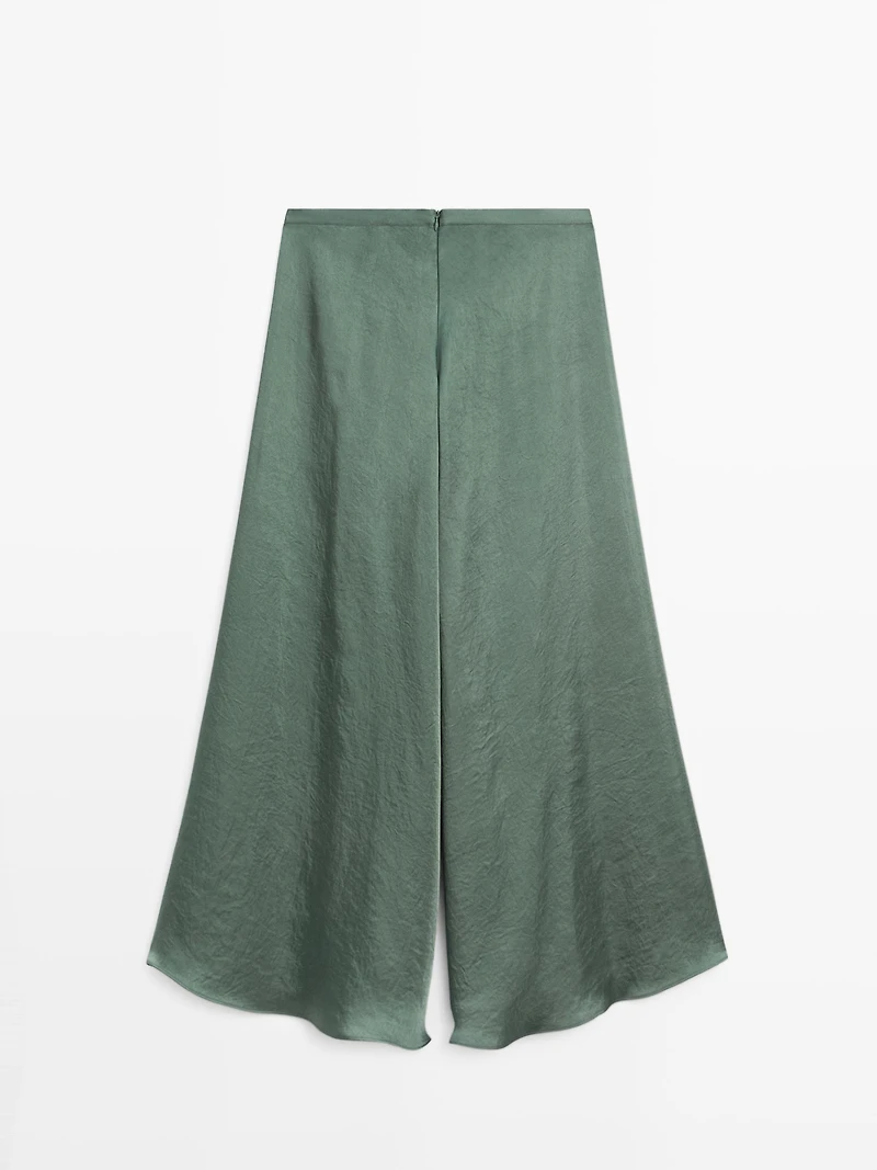 Flowing wide-leg trousers