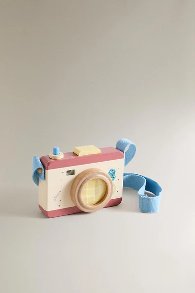 MONSTERS, INC. ©DISNEY/PIXAR TOY CAMERA