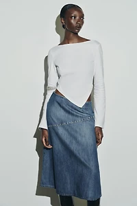 ASYMMETRIC BOAT NECK T-SHIRT