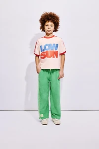 CONTRASTING TRIM TEXT T-SHIRT
