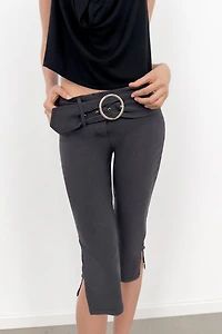 BELTED CAPRI PANTS