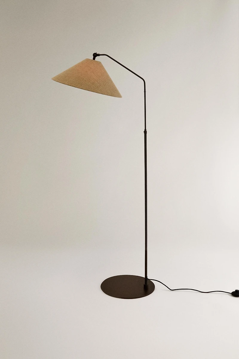 METAL FLOOR LAMP